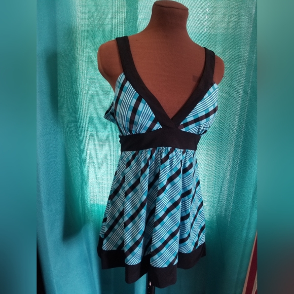 Volume One Tank Top - Picture 3 of 4